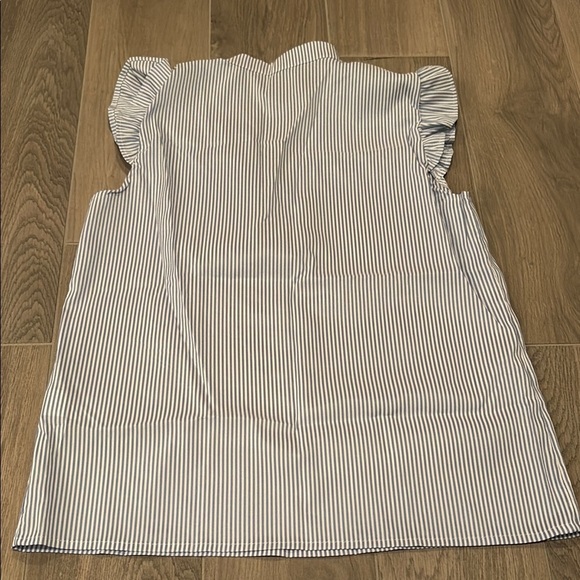 Women’s Striped V-Neck Ruffle Sleeve Top Size M - Picture 2 of 4